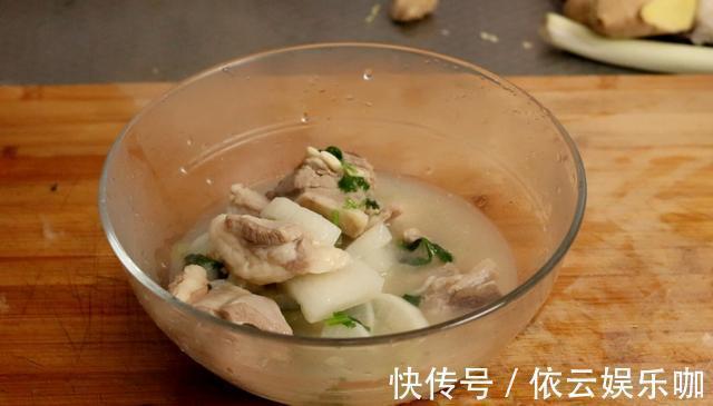 炖羊肉时,记住“3不放”的窍门,羊肉汤浓肉香,无膻味