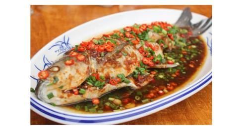 吃鱼识人术:第一筷子夹这个部位的人“没教养”,容易被人瞧不起