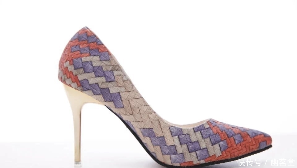 入秋“高跟鞋”火了,上脚显美嫩,搭配小脚裤,美的不要太过分