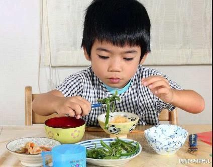 发育|中国老人的“糊弄式早餐”,正在影响孩子发育,父母要及时阻止