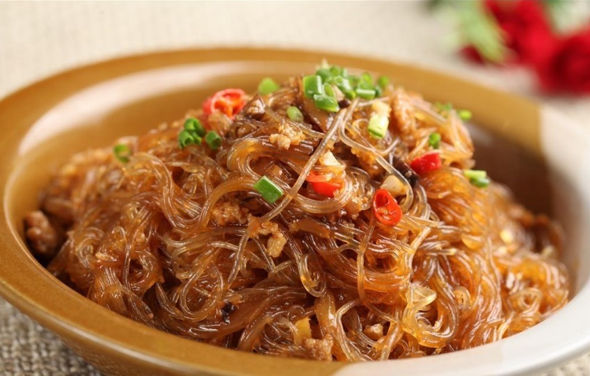 59岁大厨说:炒粉丝时,别焯水后就炒!少了这1步,粉丝肯定粘锅