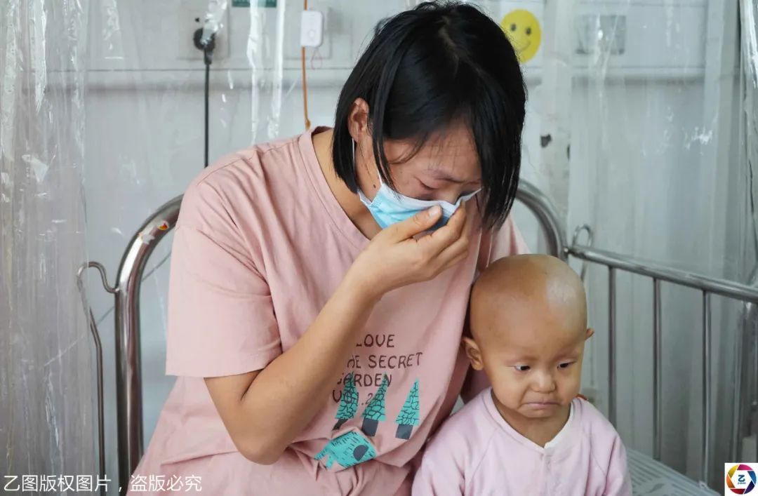 张影影|女童患病5个月双目失明,吃不到饭急得大哭,隔着屏幕都心疼