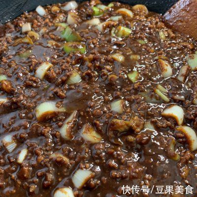 口味|炸酱面这样吃,换个口味换种心情