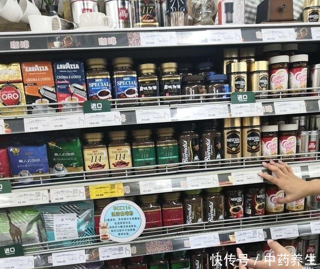 超市4种“低价”咖啡,被导购放在货架最底层,味道却不输星巴克