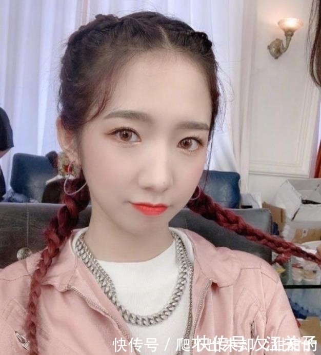 单丸子头 别再披头散发了,今秋流行这3种“扎发发型”,简单自然易上手