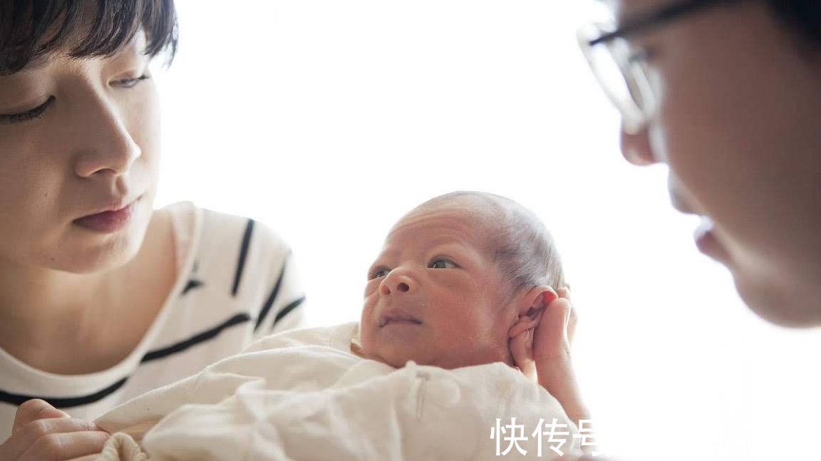 医生|新生儿出生后,医生为什么要告诉婴儿体重你应该知道原因