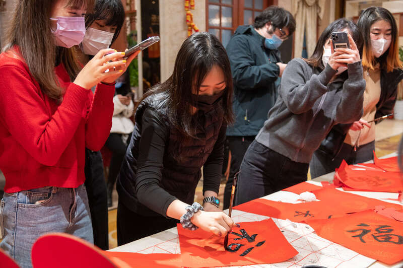 宁波诺丁汉大学&宁波两高校组织留校中外师生感受中国年味