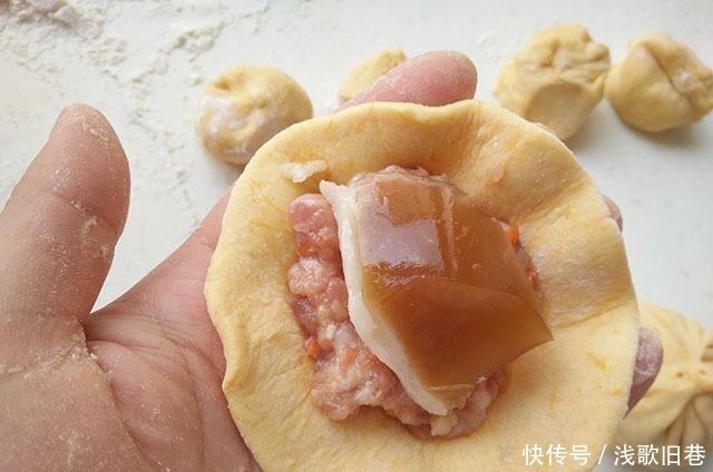 面皮|教你做家常小笼包,不用煮猪皮冻,皮薄汁多,学会再也不用去买了