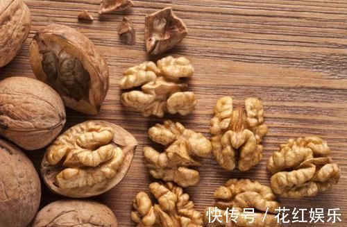 补脑|核桃什么时间吃“最补脑”很多人都在“瞎吃”，你吃对了吗