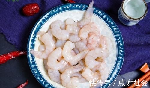 炒西兰花,直接下锅还是先焯水?饭店大厨教你一招,爽脆又入味