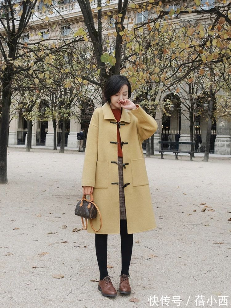 下装 穿大衣时,配这4款下装,既气质又高级,谁看了都夸赞你有品味