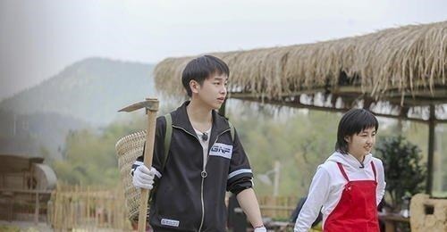 黄磊想签约张子枫被婉拒，还拒上《向往的生活4》，两人闹掰了