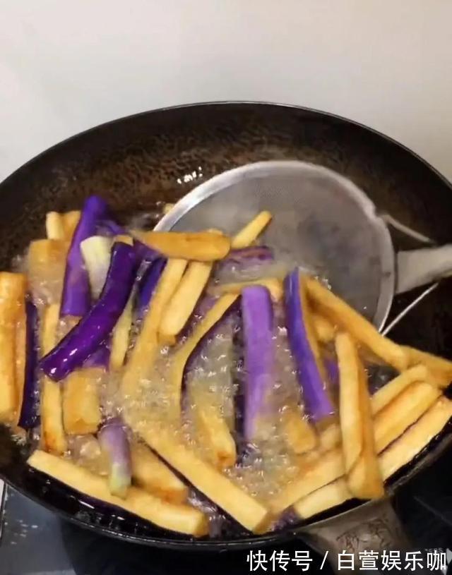 豆角烧茄子|今天美食，豆角烧茄子，在家自己做的饭店炒菜！能吃三碗大米饭