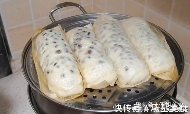 我家红豆从来不熬粥喝，加一碗玉米面，上锅一蒸，出锅馋着流口水