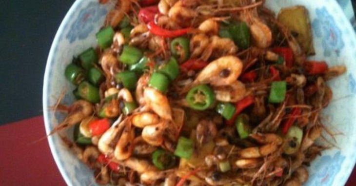 柠香酥肉,麻辣小河虾,香菇黑木耳蒸鸡,老干妈回锅肉的做法