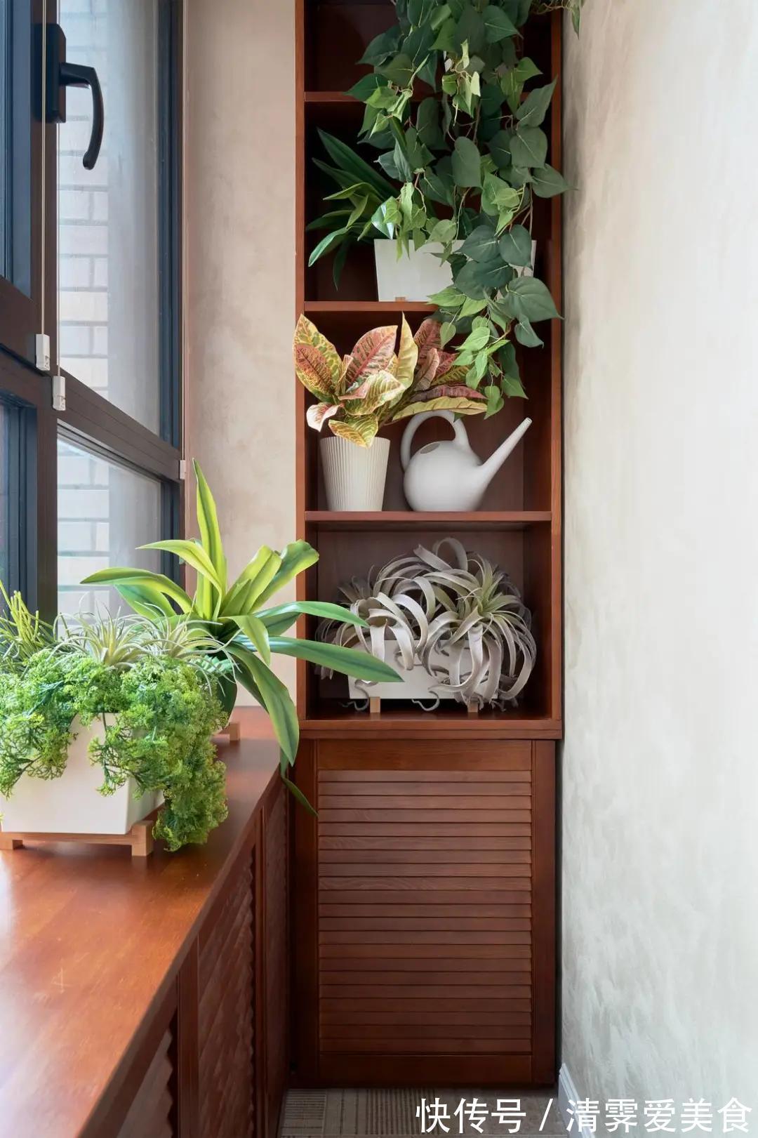 卧室内|女孩买35㎡一室,玻璃隔断卧室挤出衣帽间,用心打扮生活同样精彩