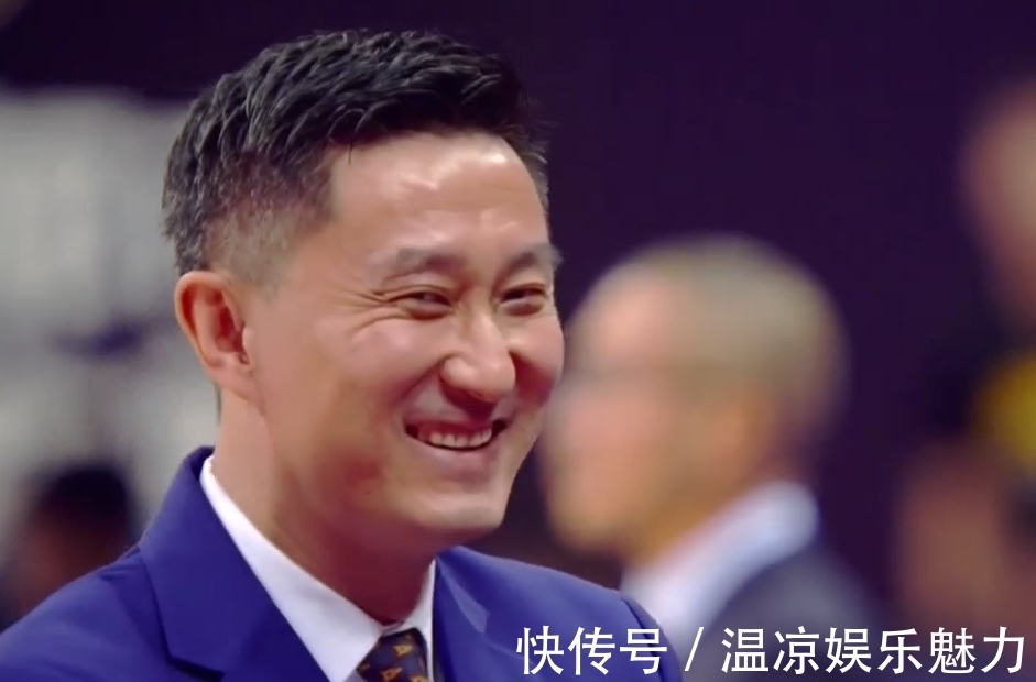 赵继伟|2连胜!给中国男篮球员打分,赵睿9分,赵继伟6分,1人满分