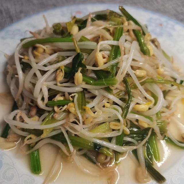 菠菜炒豆芽，家常快手小炒