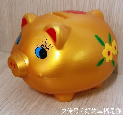 宝妈|儿子期末考试得了第一名,宝妈砸开存钱罐给奖励,一锤下去却懵了