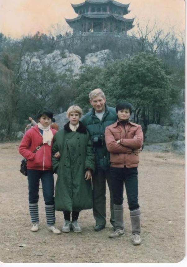 年前|35年前，一对父子每年资助马云400元上学，马云怎样报恩的？