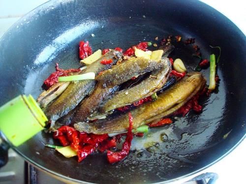 惊蛰了做泥鳅时，不能直接下锅，学会这一招，不腥不碎太香