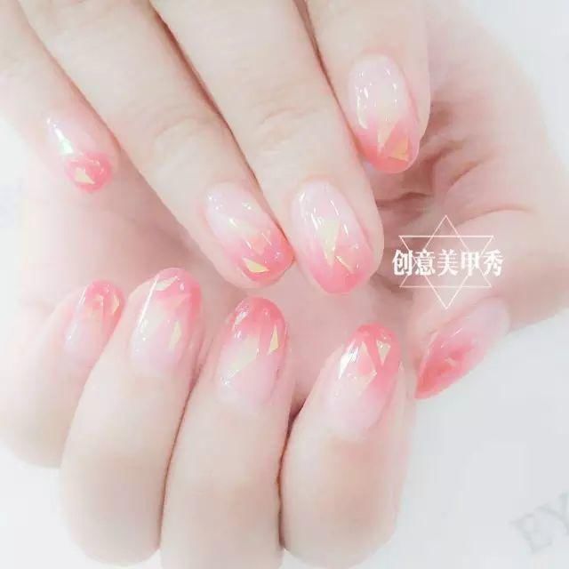 春天的透明系渐变美甲，和你一样美~