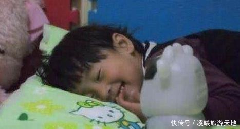 宝宝睡觉时三个烦人的“怪癖”，却是爱妈妈的表现，你发现几个
