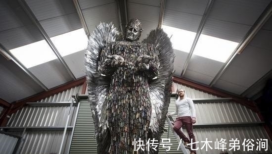 受害者|耗时2年用10万把杀人凶器打造刀天使,每把刀上刻有受害者名字!