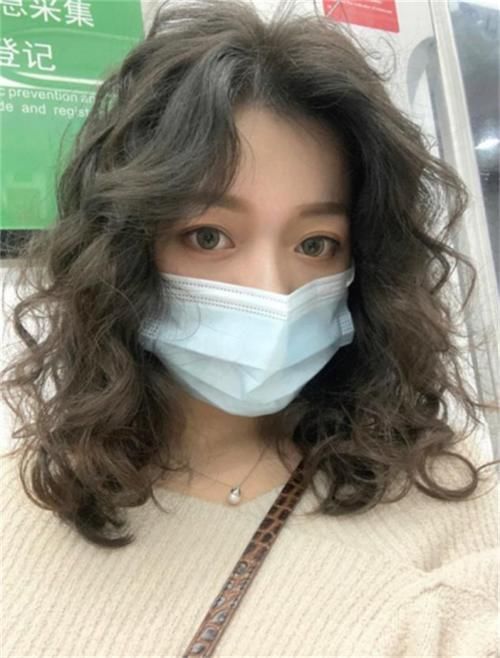 刘海|短发比长发更容易彰显自己的风格，清爽利落，简约又不失高级