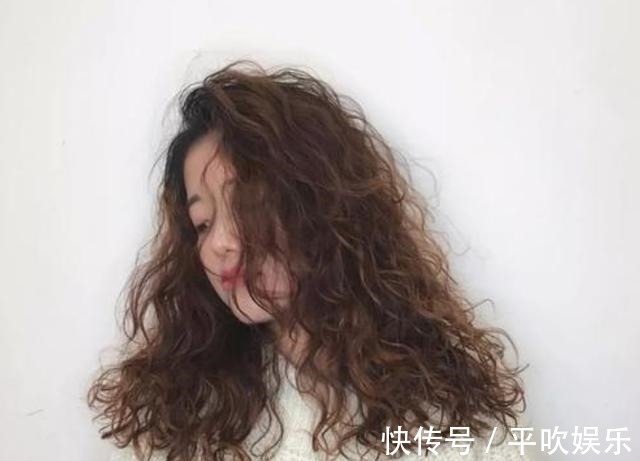 洋气 为啥别人烫发都很洋气?肯能是你选错了,这3个自带土气的发型!