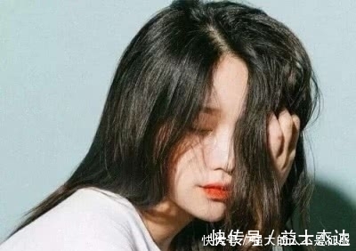 满面|青春期女生总是“油光满面”,坚持这3习惯,跟“痘痘肌”说拜拜