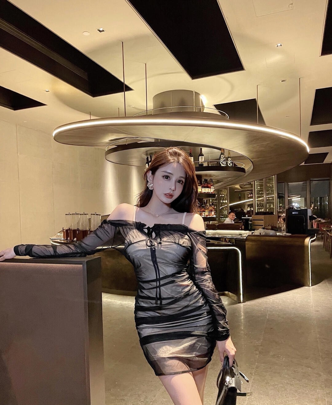 女人味十足 酒吧姐姐打卡照, 性感火辣成熟丰满女人味十足, 全场醒目担当