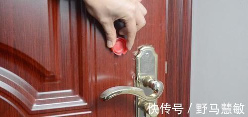 卖废品时，记得把塑料瓶盖拧下来，留在家中特别值钱，都学学吧