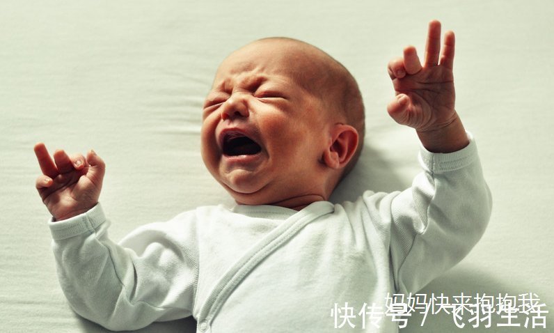 宝妈|宝宝这三种“撒娇”行为，是想跟父母多亲近，多抱抱也不会惯坏娃