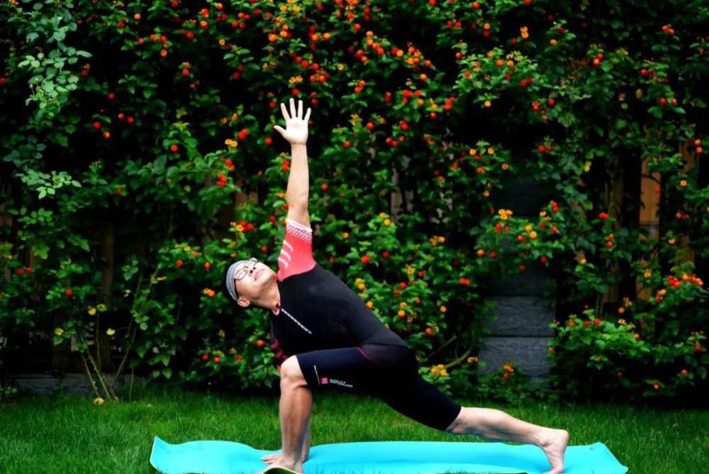  中华|潘中华：鹰，不可以留恋地平线