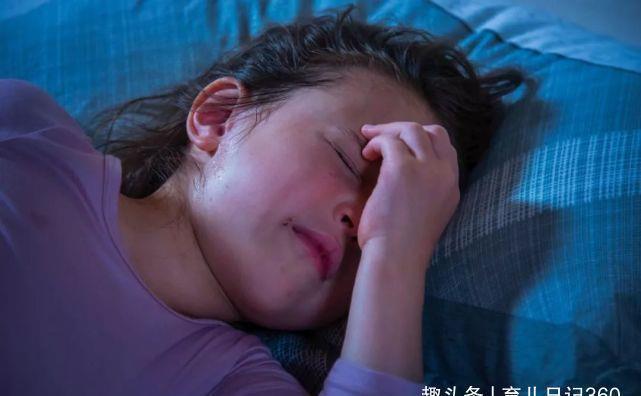 宝宝|宝宝一入睡就满头大汗,是火气大还是缺维生素?原因并不简单