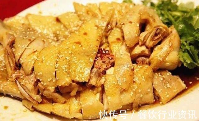 小勺|美食推荐：蒸酿辣椒、川味小炒肉、香油鸡、鸡翅烧胡萝卜的做法