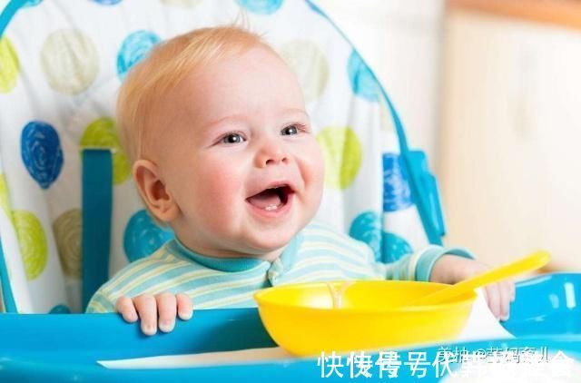 迟缓|8到12个月孩子,家长观察孩子六方面表现,如缺少可能发育迟缓