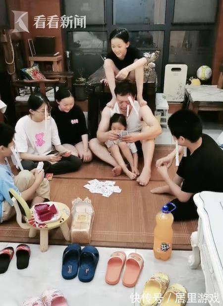 姑姑|姑姑带7个孩子过暑假:打饭排队,客厅打地铺