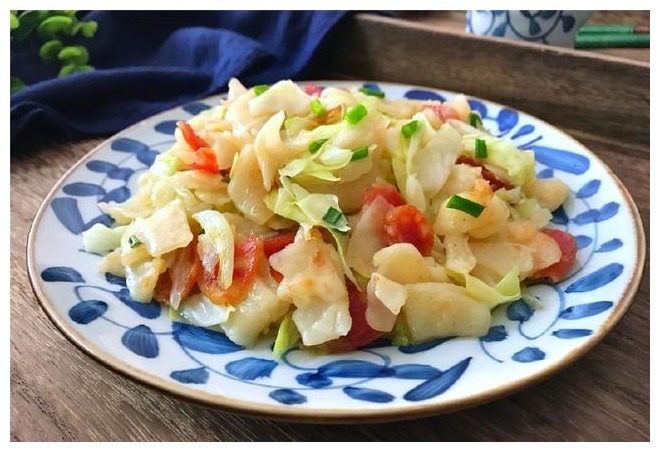 吃剩的饺子皮这么做，既当饭又当菜，老妈也直夸我真能干