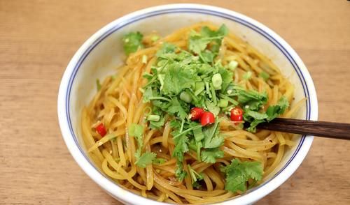 土豆和它一起炒，效果堪比泻药，排除体内宿便，口臭也缓解了