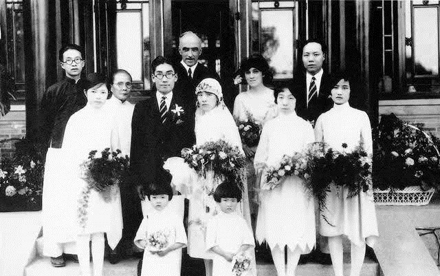 林徽因$被张爱玲讽刺,被林徽因怼,被鲁迅瞧不起,为何她们都看不惯冰心