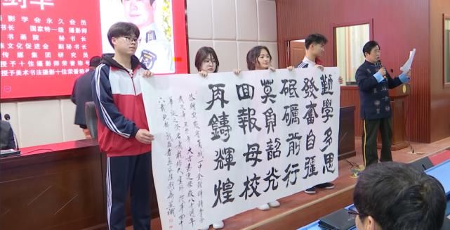 立志成才 回报母校！