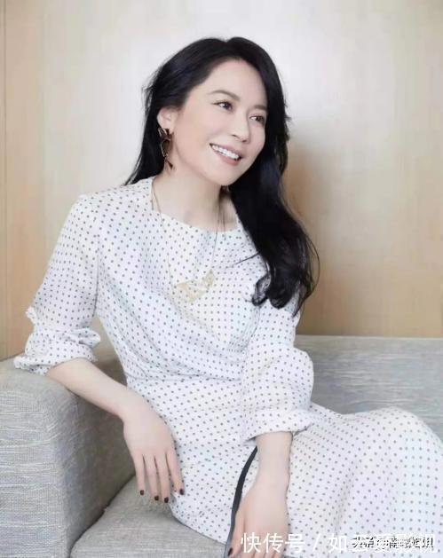 发型 50岁女人最好别留这“3种”发型,不仅大妈感十足,还显老没气质