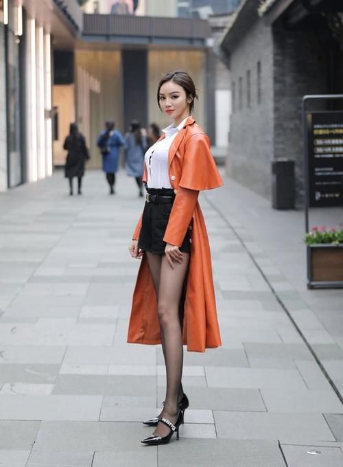 初春别把风衣藏起来，要想搭配更有范，日常打扮选风衣