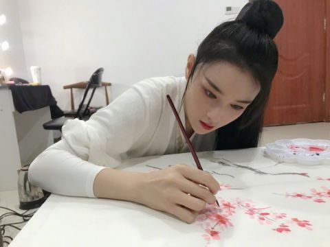 讲真，她大概是娱乐圈第一个靠结婚成功洗白的人吧