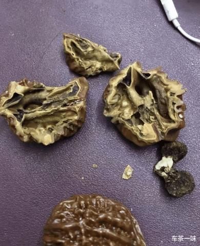 爸爸|“爸爸買的倆核桃，放柜子里壞了都不吃”我偷拿出來(lái)砸開，都苦了哈哈哈哈
