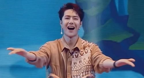 王爷爷|《街舞4》一期节目解锁六个身份，王一博真的玩嗨了