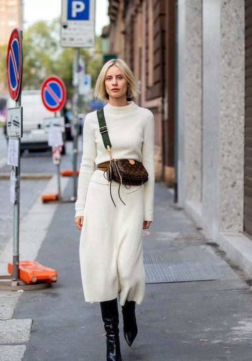 收起你的卫衣吧，今年流行这几款内搭，每天都能穿出新花样