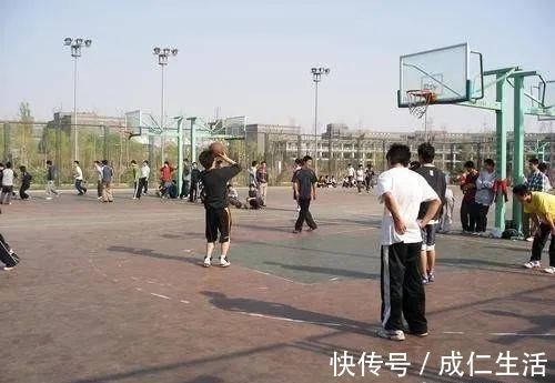 肠道|消化科医生:便秘万万不可拖,日常坚持5个方法,越来越通顺